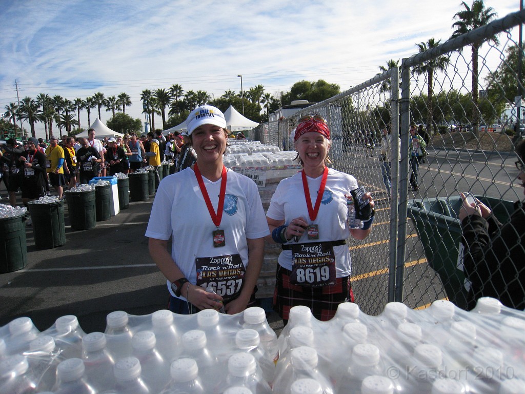 Las Vegas 2010 - Marathon 0971.JPG - The 2010 Las Vegas Fire - Ice and Sweat Tour. Half Marathon, Red Rock Canyon, Casinos, Valley of Fire.... and buffets!